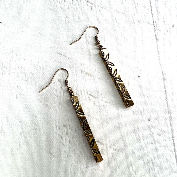 Caligirl Heart Earrings 
Lead and Nickel Free - Picture 1 of 3